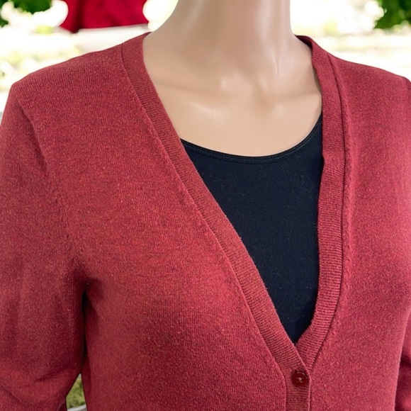 GAP Tierra Red Textured Boyfriend V-Neck Cardigan - Picture 4 of 16